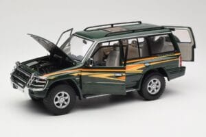 Mitsubishi Pajero V20 LWB Groen Sun Star 1:18 1225 Metaal — afbeelding 2 van 8