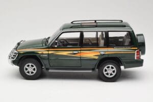 Mitsubishi Pajero V20 LWB Groen Sun Star 1:18 1225 Metaal — afbeelding 4 van 8
