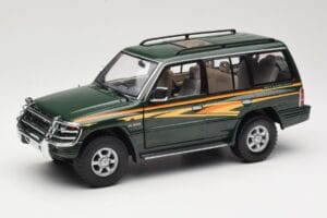 Mitsubishi Pajero V20 LWB Groen Sun Star 1:18 1225 Metaal