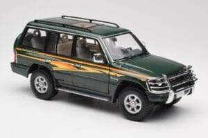 Mitsubishi Pajero V20 LWB Groen Sun Star 1:18 1225 Metaal — afbeelding 6 van 8