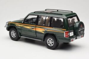 Mitsubishi Pajero V20 LWB Groen Sun Star 1:18 1225 Metaal — afbeelding 7 van 8