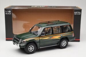Mitsubishi Pajero V20 LWB Groen Sun Star 1:18 1225 Metaal — afbeelding 8 van 8