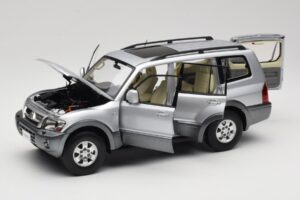 Mitsubishi Pajero V73 Blauw YC Model 1:18 241218040102010209 Metaal — afbeelding 2 van 8