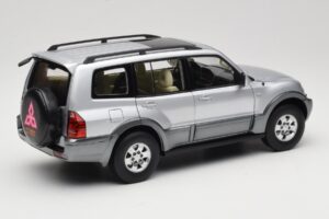 Mitsubishi Pajero V73 Blauw YC Model 1:18 241218040102010209 Metaal — afbeelding 3 van 8