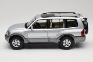 Mitsubishi Pajero V73 Blauw YC Model 1:18 241218040102010209 Metaal — afbeelding 4 van 8