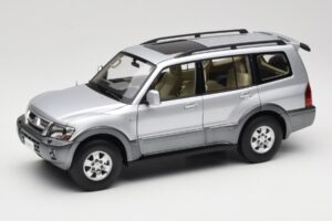 Mitsubishi Pajero V73 Blauw YC Model 1:18 241218040102010209 Metaal