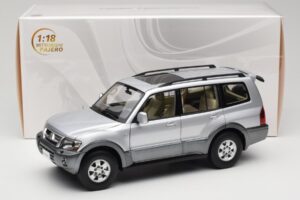 Mitsubishi Pajero V73 Blauw YC Model 1:18 241218040102010209 Metaal — afbeelding 8 van 8