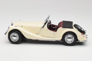 Morgan 4/4 Series II Wit Kyosho 1:18 08111W Metaal — afbeelding 4 van 8