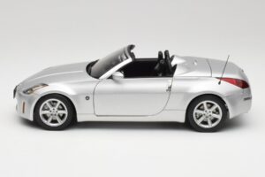 Nissan 350Z Z33 Roadster Diamond Zilver AUTOart 1:18 77371 Metaal — afbeelding 4 van 8