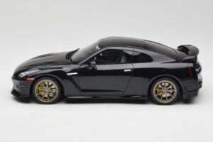 Nissan GT-R R35 Takumi Edition Midnight Purple GT Spirit 1:18 GT932 Hars — afbeelding 3 van 6