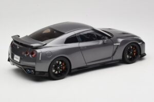 Nissan GT-R R35 Track Edition NISMO Gun Metallic MotorHelix 1:18 M83507 Metaal — afbeelding 3 van 8