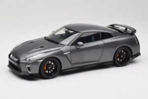 Nissan GT-R R35 Track Edition NISMO Gun Metallic MotorHelix 1:18 M83507 Metaal
