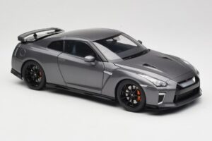 Nissan GT-R R35 Track Edition NISMO Gun Metallic MotorHelix 1:18 M83507 Metaal — afbeelding 6 van 8