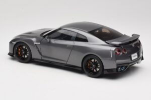 Nissan GT-R R35 Track Edition NISMO Gun Metallic MotorHelix 1:18 M83507 Metaal — afbeelding 7 van 8