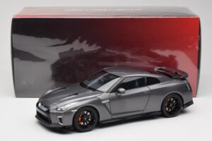 Nissan GT-R R35 Track Edition NISMO Gun Metallic MotorHelix 1:18 M83507 Metaal — afbeelding 8 van 8