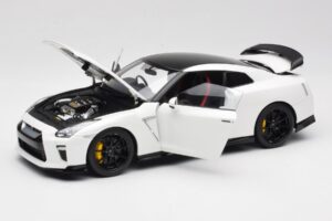 Nissan GT-R R35 Track Edition NISMO Pearl White MotorHelix 1:18 M83518 Metaal — afbeelding 2 van 8