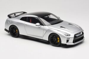 Nissan GT-R R35 Track Edition NISMO T-Spec Ultimate Metal Silver MotorHelix 1:18 M83517 Metaal — afbeelding 6 van 8
