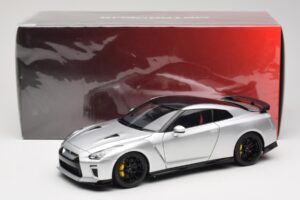 Nissan GT-R R35 Track Edition NISMO T-Spec Ultimate Metal Silver MotorHelix 1:18 M83517 Metaal — afbeelding 8 van 8