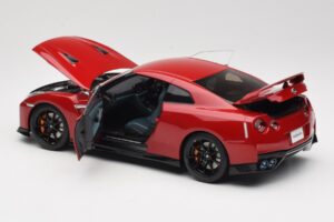 Nissan GT-R R35 Track Edition NISMO Vibrant Red MotorHelix 1:18 M83511 Metaal — afbeelding 5 van 8