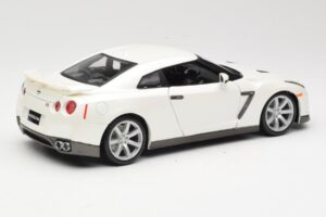 Nissan GT-R R35 Wit Bburago 1:18 18-12079 Metaal — afbeelding 3 van 8