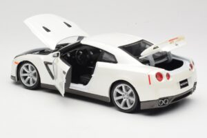 Nissan GT-R R35 Wit Bburago 1:18 18-12079 Metaal — afbeelding 5 van 8