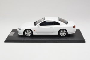 Nissan Silvia S15 Spec-S Wit Cracked Plexi One Model 1:18 REMC034 Metaal