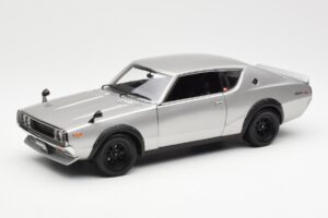 Nissan Skyline 2000 GT-R KPGC110 Zilver Kyosho 1:18 08255S Metaal
