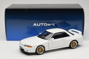 Nissan Skyline GT-R R32 V-Spec II Tuned Crystal White AUTOart 1:18 77416 Metaal — afbeelding 8 van 8