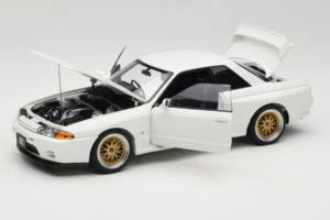 Nissan Skyline GT-R R32 V-Spec II Tuned Crystal White AUTOart 1:18 77416 Metaal — afbeelding 2 van 8