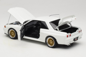 Nissan Skyline GT-R R32 V-Spec II Tuned Crystal White AUTOart 1:18 77416 Metaal — afbeelding 5 van 8