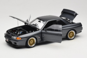 Nissan Skyline GT-R R32 V-Spec II Tuned Gun Grey Metallic AUTOart 1:18 77417 Metaal — afbeelding 2 van 8