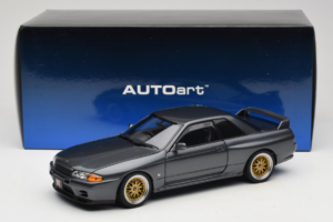 Nissan Skyline GT-R R32 V-Spec II Tuned Gun Grey Metallic AUTOart 1:18 77417 Metaal — afbeelding 8 van 8