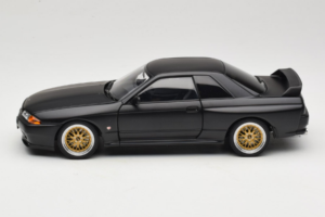 Nissan Skyline GT-R R32 V-Spec II Tuned Version Matt Black AUTOart 1:18 77418 Metaal — afbeelding 4 van 8