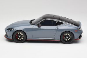 Nissan Z RZ34 NISMO Stealth Grijs GT Spirit 1:18 GT484 Hars — afbeelding 3 van 6