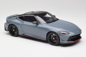 Nissan Z RZ34 NISMO Stealth Grijs GT Spirit 1:18 GT484 Hars — afbeelding 4 van 6