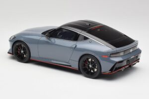 Nissan Z RZ34 NISMO Stealth Grijs GT Spirit 1:18 GT484 Hars — afbeelding 5 van 6
