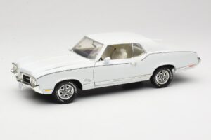 Oldsmobile Cutlass SX Wit ERTL 1:18 33775 Metaal