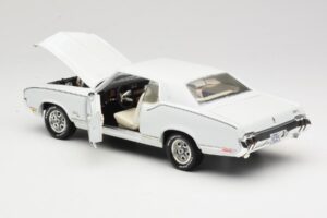 Oldsmobile Cutlass SX Wit ERTL 1:18 33775 Metaal — afbeelding 5 van 8