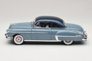 Oldsmobile 88 Blauw Grease Auto World 1:18 AWSS103/06 Metaal — afbeelding 4 van 8