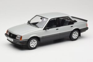 Opel Ascona C SR Zilver MCG 1:18 MCG18460 Metaal