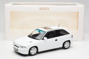 Opel Astra F GSi Blanc Casablanca Norev 1:18 183673 Metaal — afbeelding 6 van 6