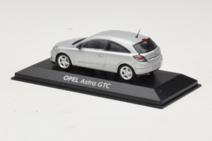 Opel Astra H GTC Zilver Minichamps 1:43 ASTRA003 Metaal — afbeelding 3 van 4
