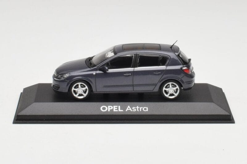 Opel Astra H Donkerblauw Minichamps 1:43 B24910027-A1 Metaal