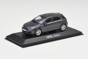 Opel Astra H Grijs Minichamps 1:43 B24910027A Metaal — afbeelding 2 van 4