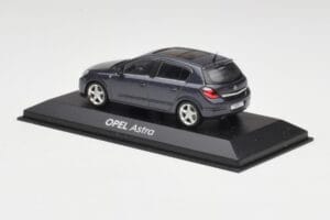 Opel Astra H Grijs Minichamps 1:43 B24910027A Metaal — afbeelding 3 van 4