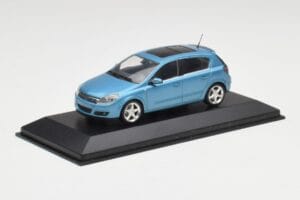 Opel Astra H Lichtblauw Minichamps 1:43 400043001 Metaal — afbeelding 2 van 4