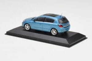 Opel Astra H Lichtblauw Minichamps 1:43 400043001 Metaal — afbeelding 3 van 4