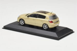Opel Astra H Geel Metallic Minichamps 1:43 403043003 Metaal — afbeelding 3 van 4