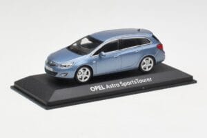 Opel Astra J Sports Tourer Blue Metallic Minichamps 1:43 400049012 Metaal — afbeelding 2 van 4
