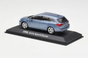 Opel Astra J Sports Tourer Blue Metallic Minichamps 1:43 400049012 Metaal — afbeelding 3 van 4
